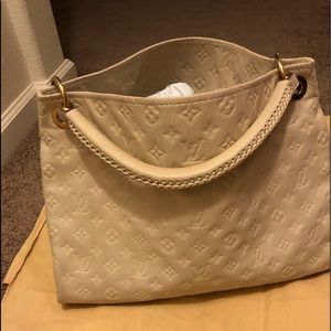 Sold 🔴Louis Vuitton Artsy MM Ivory preownedSold